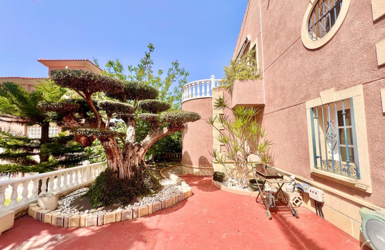 Resale - Villa -
Torrevieja - Torrevieja Centro