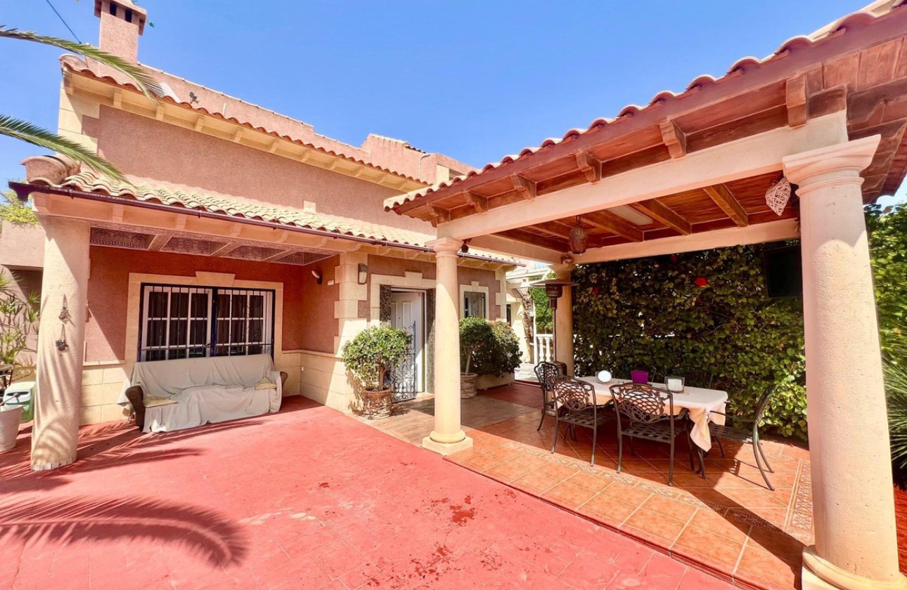 Resale - Villa -
Torrevieja - Torrevieja Centro