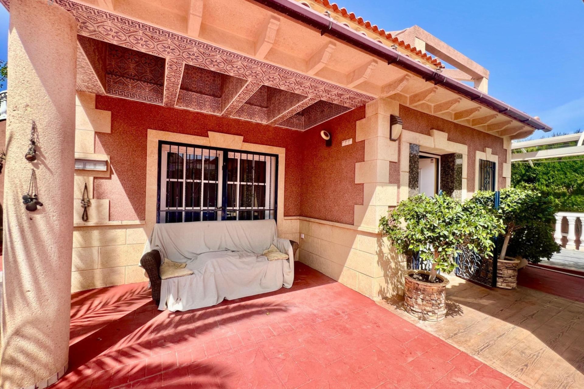 Resale - Villa -
Torrevieja - Torrevieja Centro