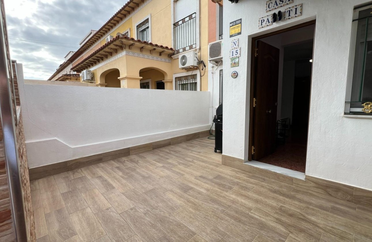 Resale - Villa -
Torrevieja - Torrevieja Centro