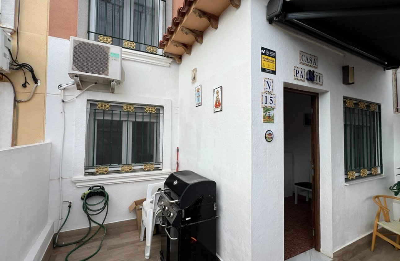 Resale - Villa -
Torrevieja - Torrevieja Centro