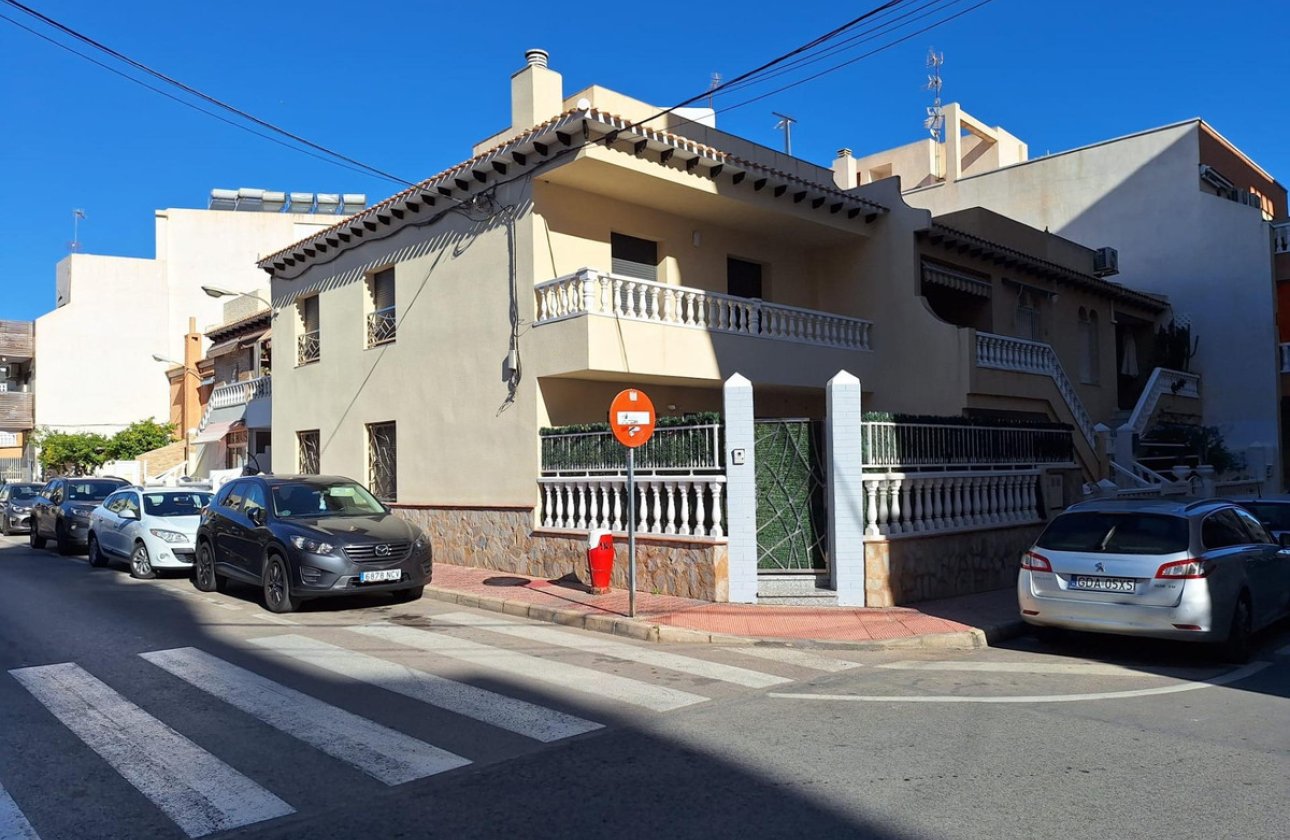 Resale - Villa -
Torrevieja - Torrevieja Centro
