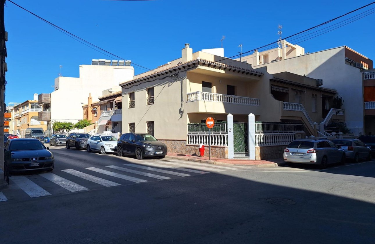 Resale - Villa -
Torrevieja - Torrevieja Centro