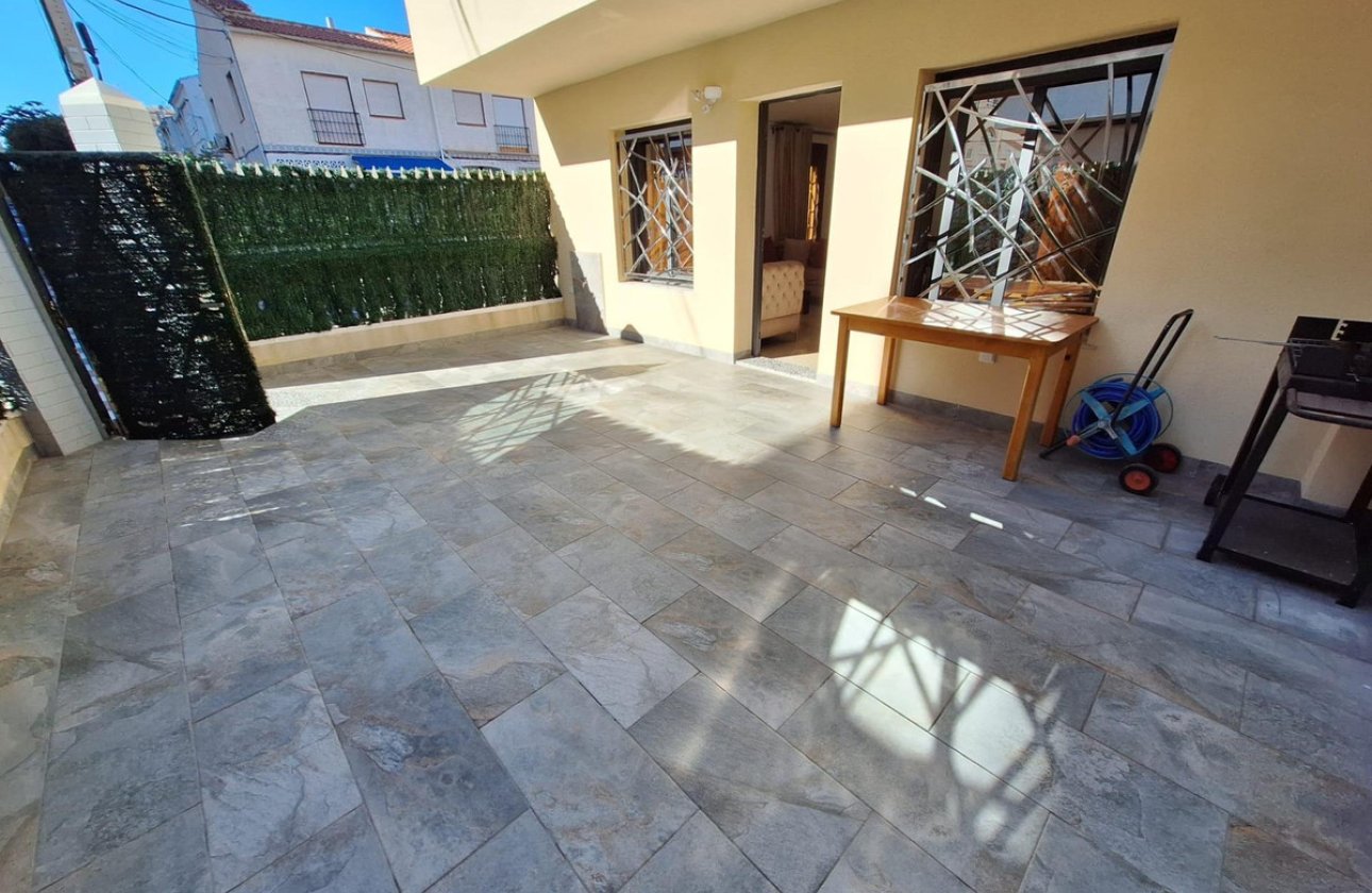 Resale - Villa -
Torrevieja - Torrevieja Centro