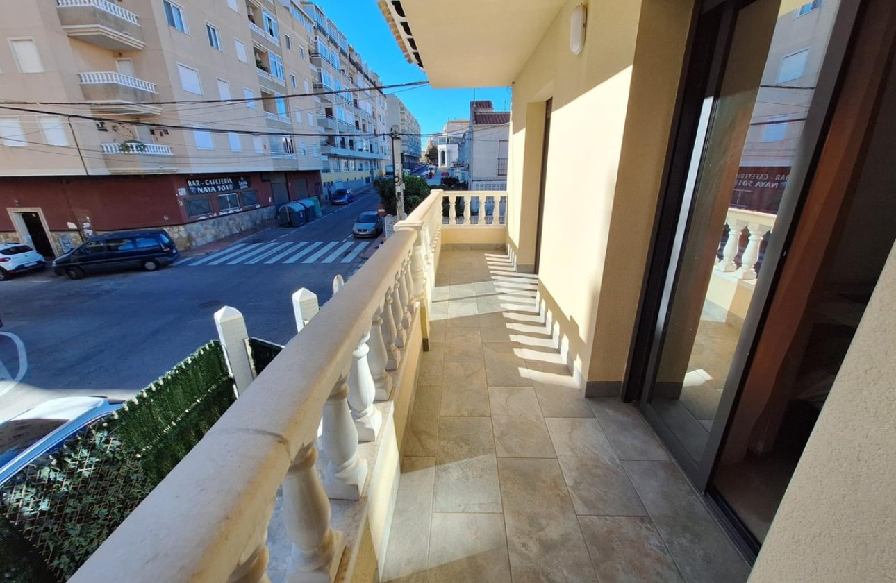 Resale - Villa -
Torrevieja - Torrevieja Centro