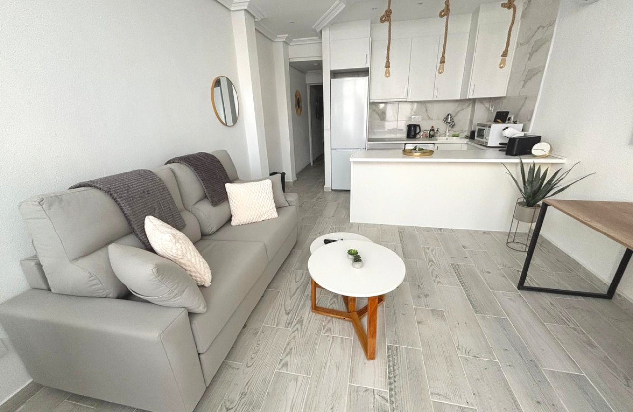 Resale - Villa -
Torrevieja - Torrevieja Centro