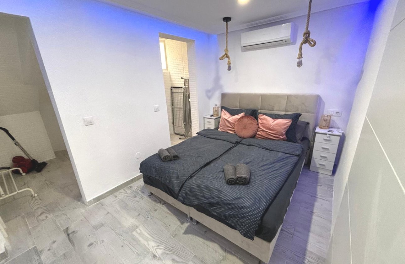 Resale - Villa -
Torrevieja - Torrevieja Centro