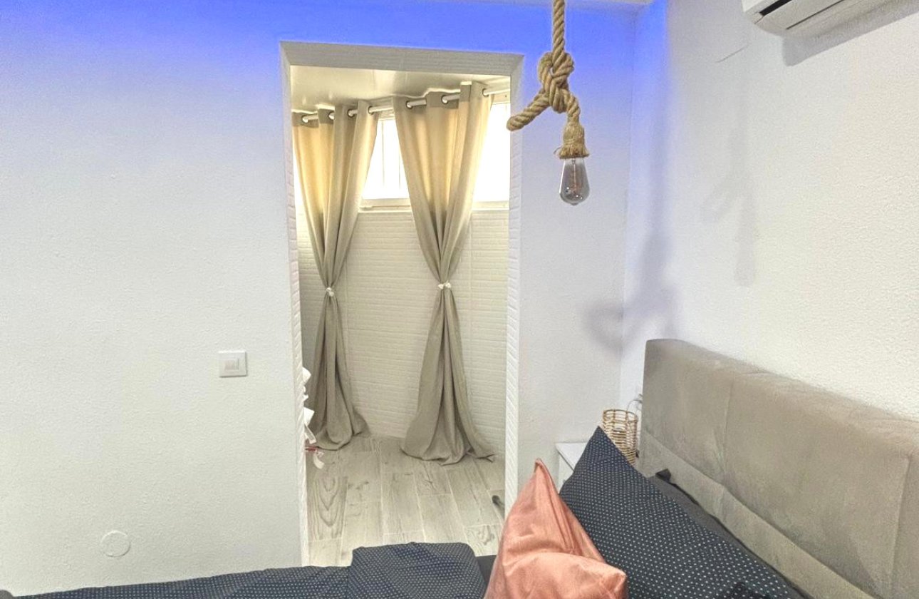 Resale - Villa -
Torrevieja - Torrevieja Centro