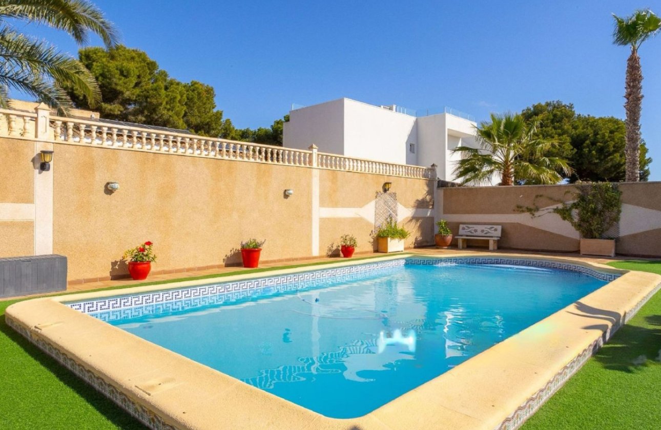 Resale - Villa -
Torrevieja - Torrevieja Centro
