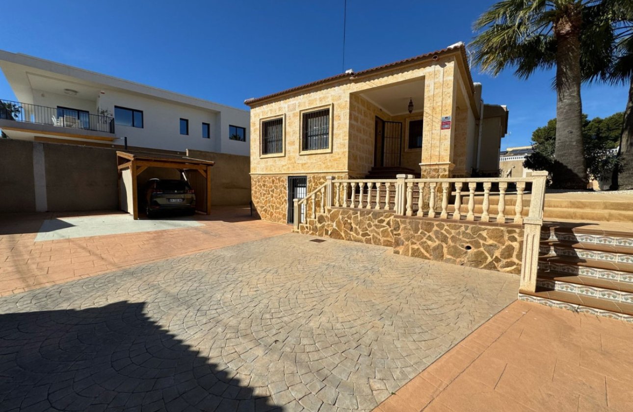 Resale - Villa -
Torrevieja - Torrevieja Centro