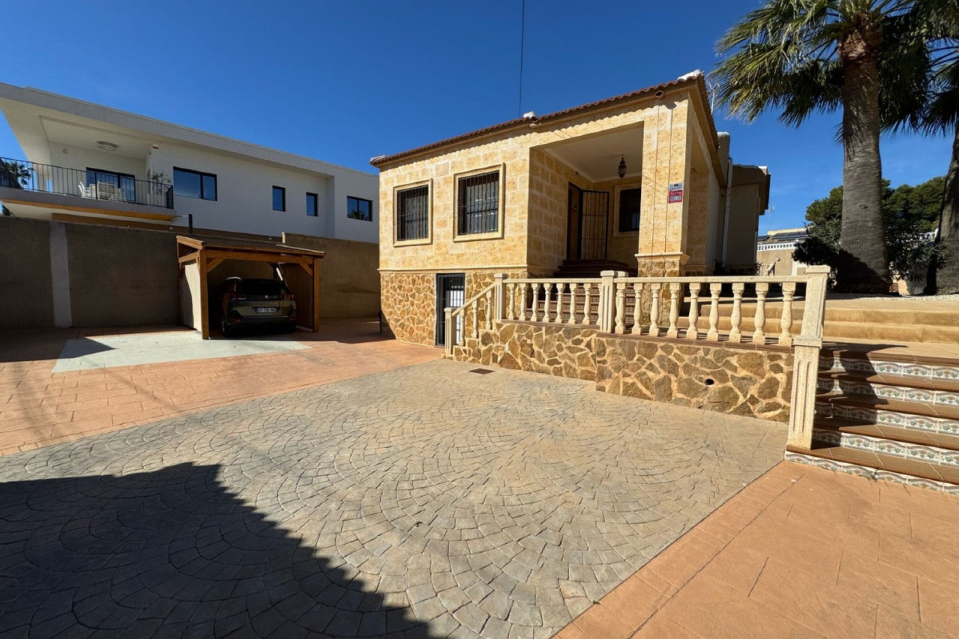 Resale - Villa -
Torrevieja - Torrevieja Centro