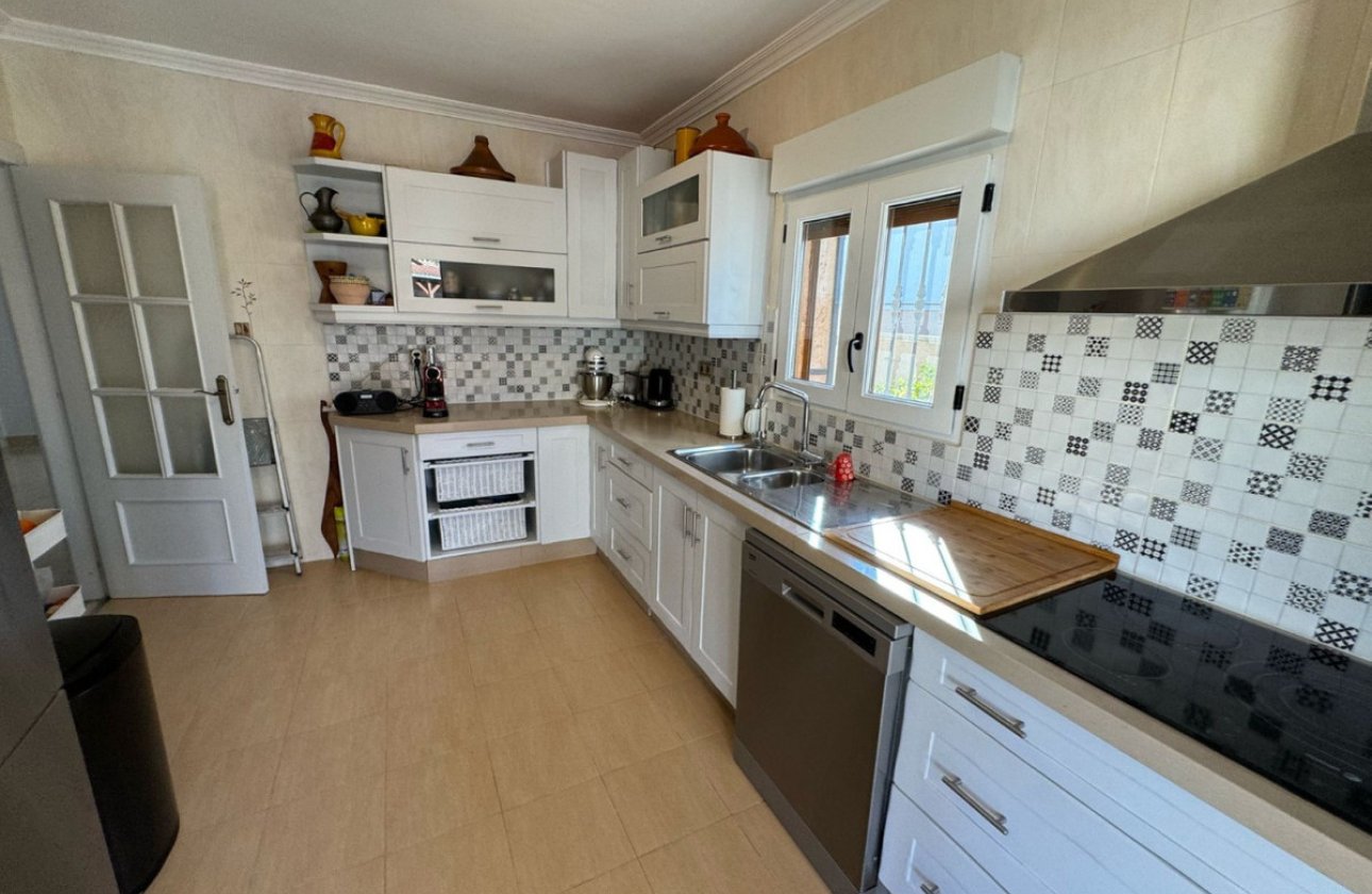 Resale - Villa -
Torrevieja - Torrevieja Centro