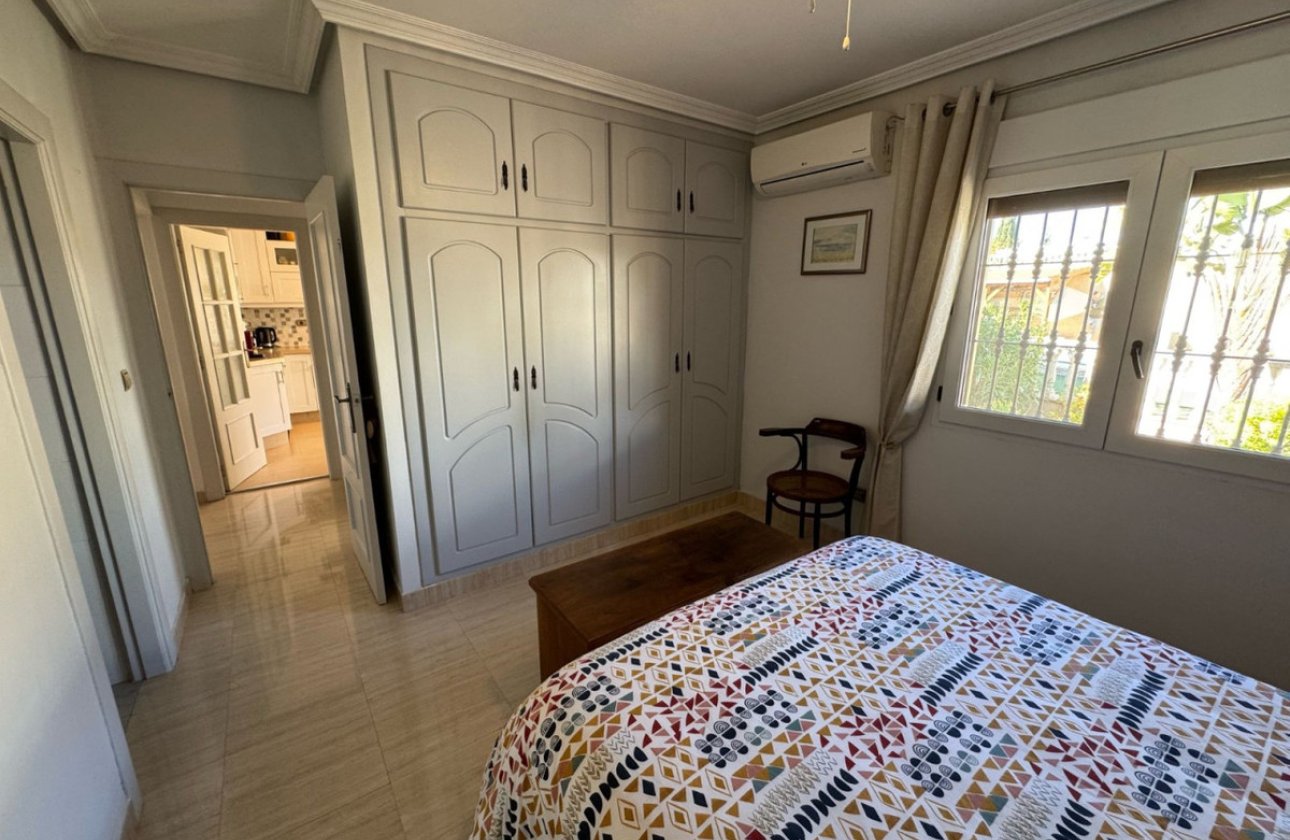 Resale - Villa -
Torrevieja - Torrevieja Centro