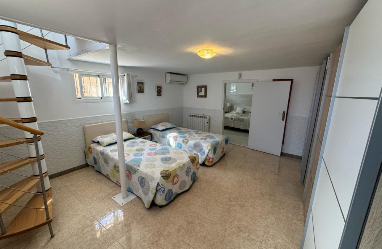 Resale - Villa -
Torrevieja - Torrevieja Centro