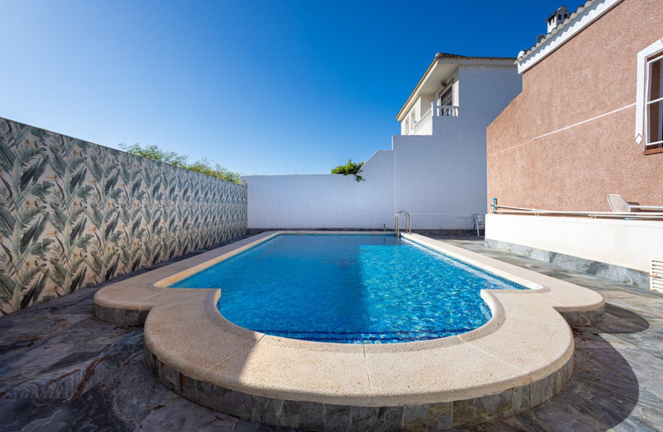 Resale - Villa -
Torrevieja - Torrevieja Centro