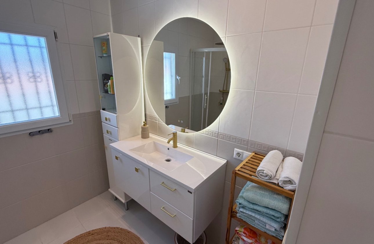 Resale - Villa -
Torrevieja - Torrevieja Centro