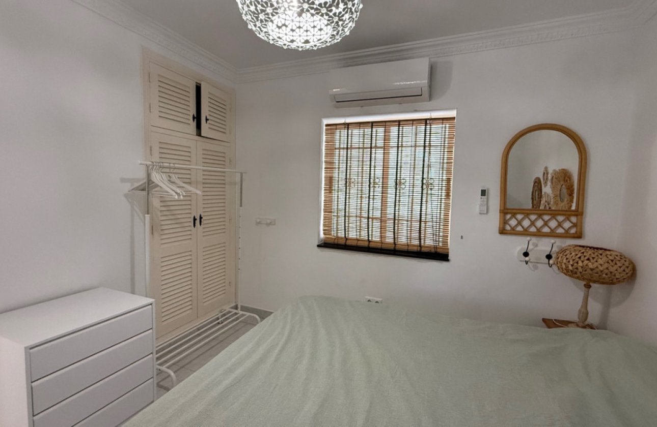 Resale - Villa -
Torrevieja - Torrevieja Centro