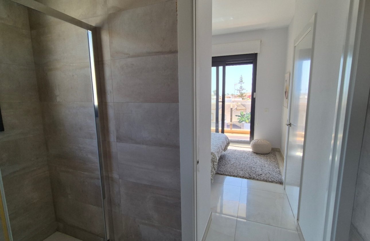 Resale - Villa -
Torrevieja - Torrevieja Centro