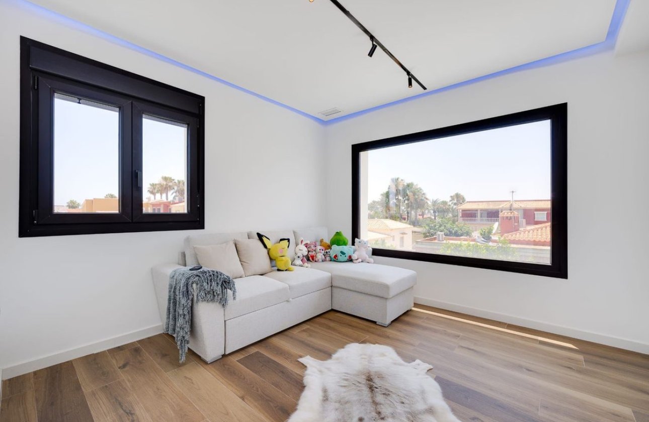 Resale - Villa -
Torrevieja - Torrevieja Centro