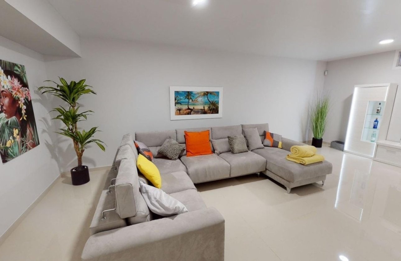Resale - Villa -
Torrevieja - Torrevieja Centro