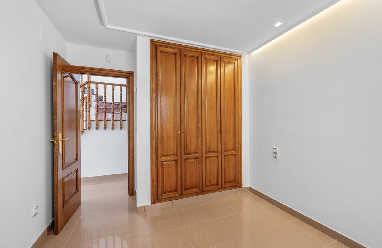 Resale - Villa -
Torrevieja - Torrevieja Centro