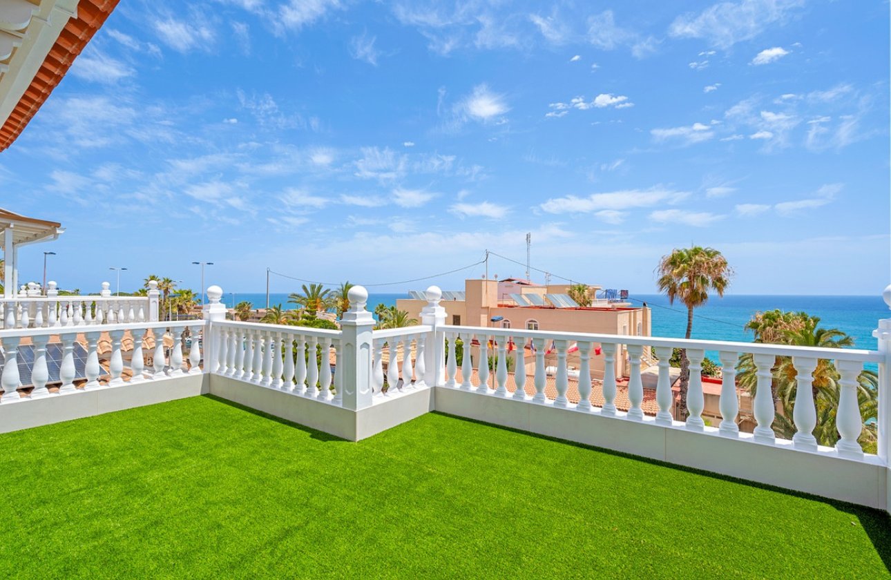 Resale - Villa -
Torrevieja - Torrevieja Centro