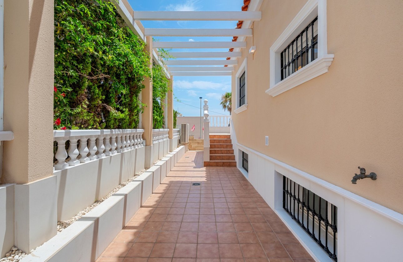 Resale - Villa -
Torrevieja - Torrevieja Centro