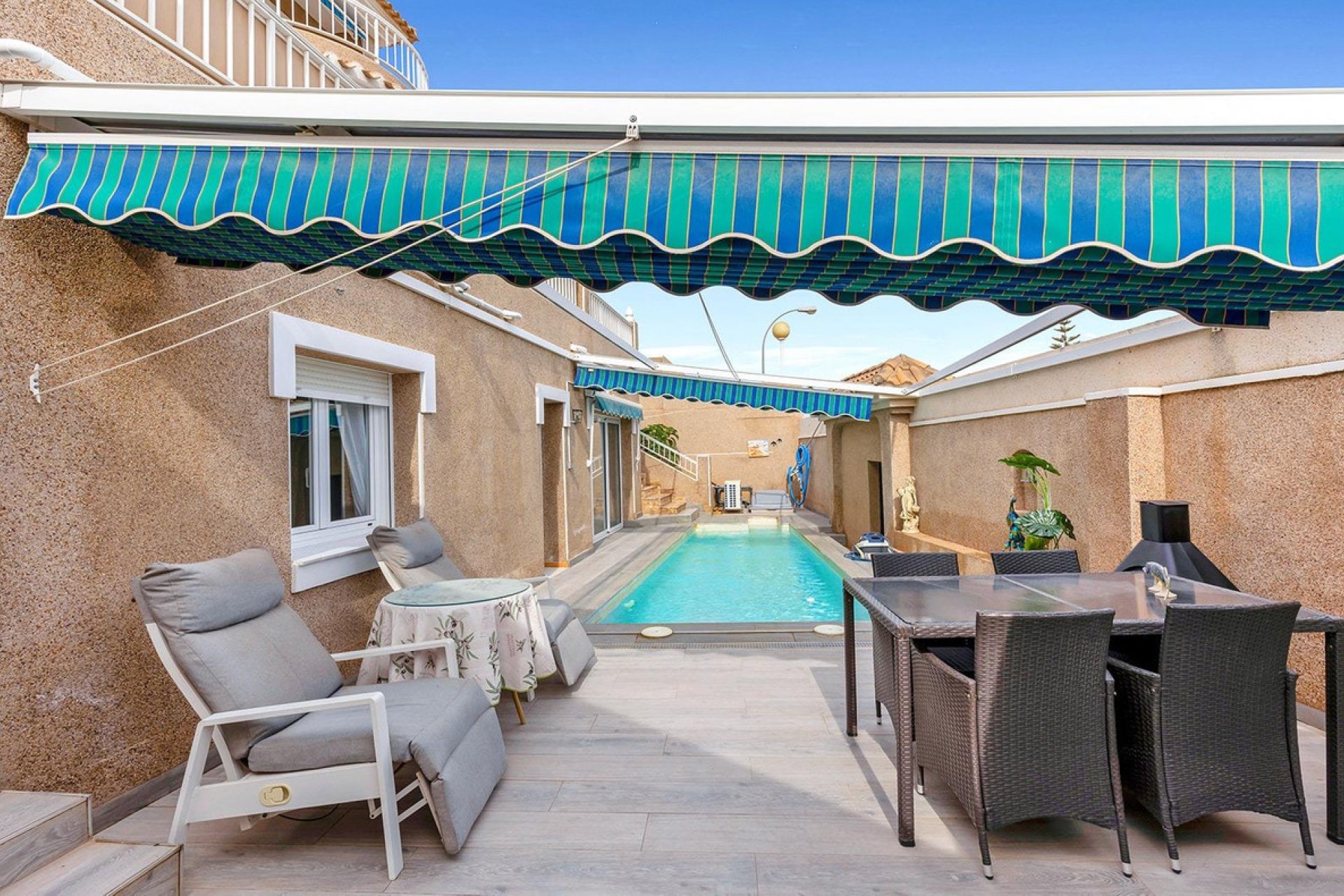 Resale - Villa -
Torrevieja - Torrevieja Centro