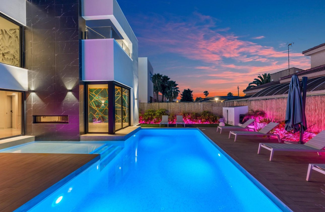 Resale - Villa -
Torrevieja - Torrevieja Centro