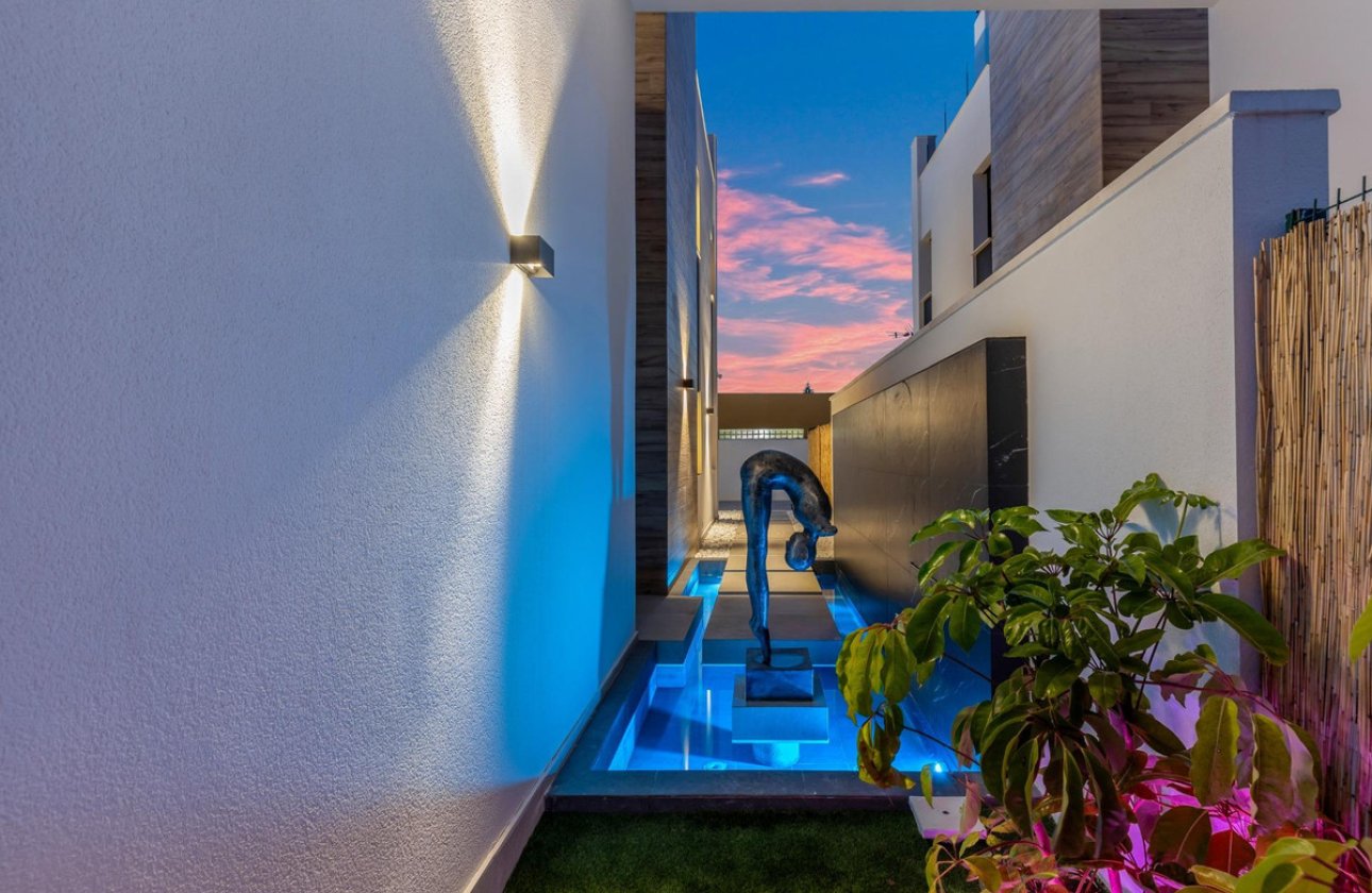 Resale - Villa -
Torrevieja - Torrevieja Centro