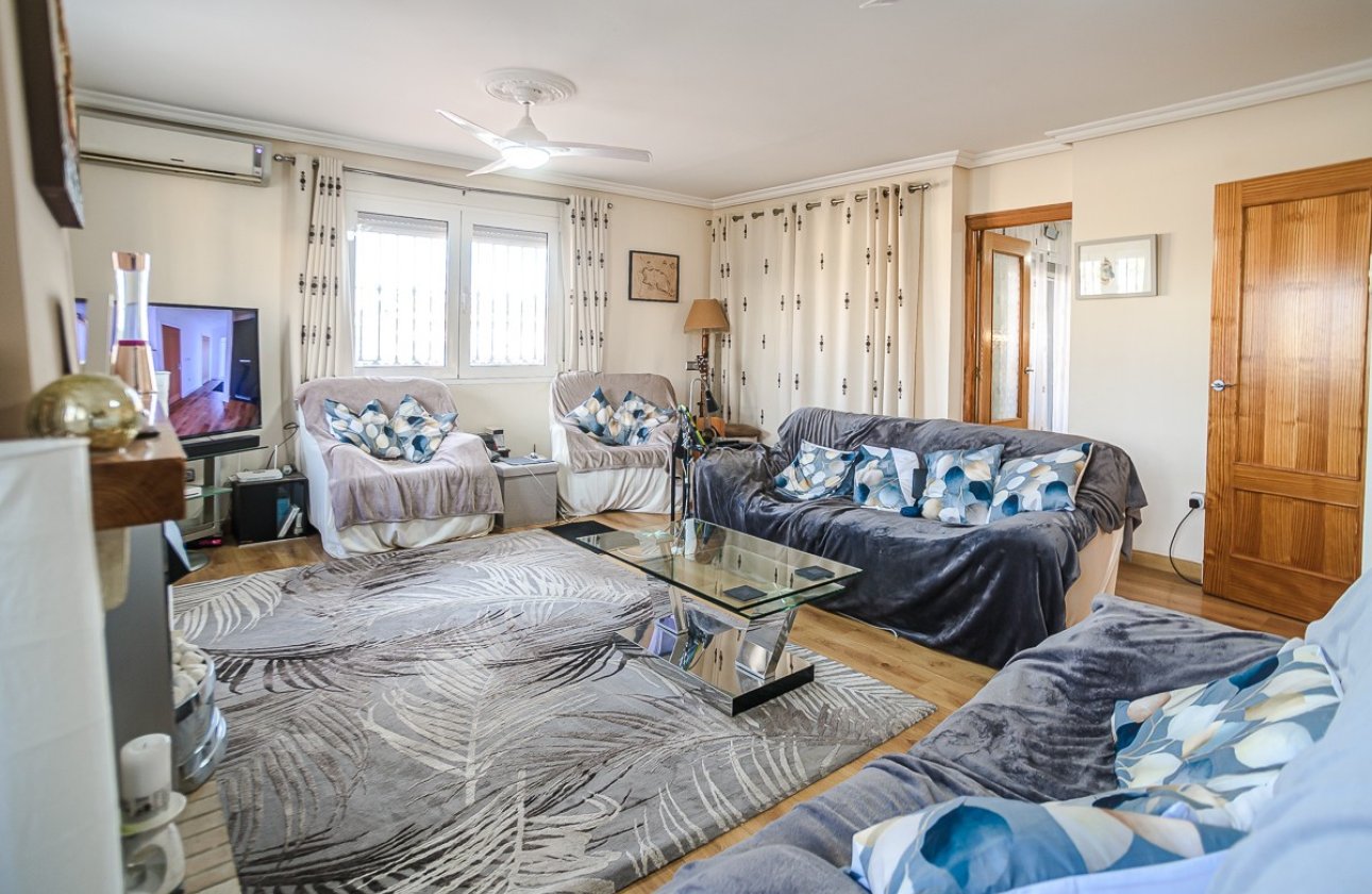 Resale - Villa -
Torrevieja - Torrevieja Centro