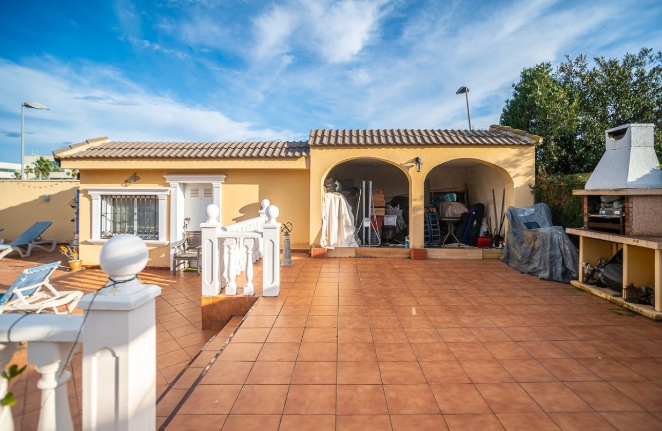 Resale - Villa -
Torrevieja - Torrevieja Centro