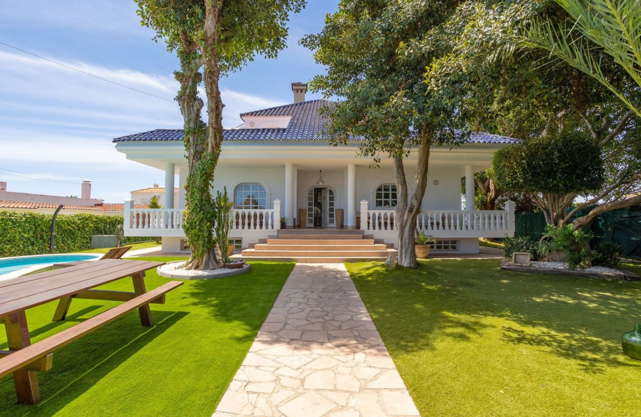 Resale - Villa -
Torrevieja - Torrevieja Centro