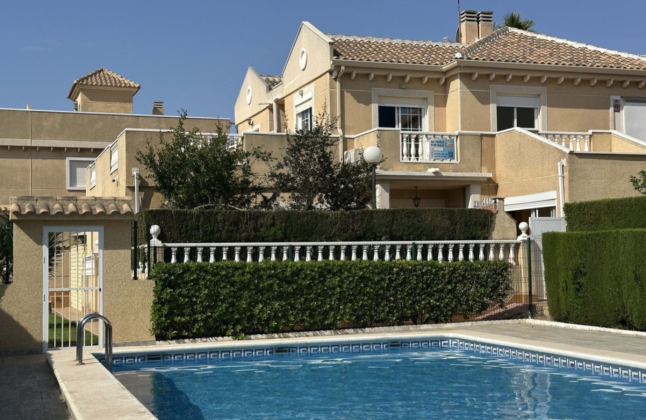 Resale - Villa -
Torrevieja - Torrevieja Centro