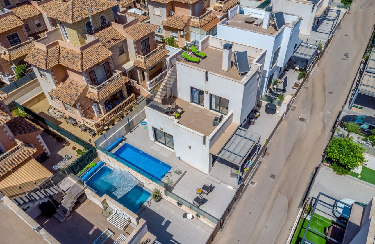 Resale - Villa -
Torrevieja - Torrevieja Centro