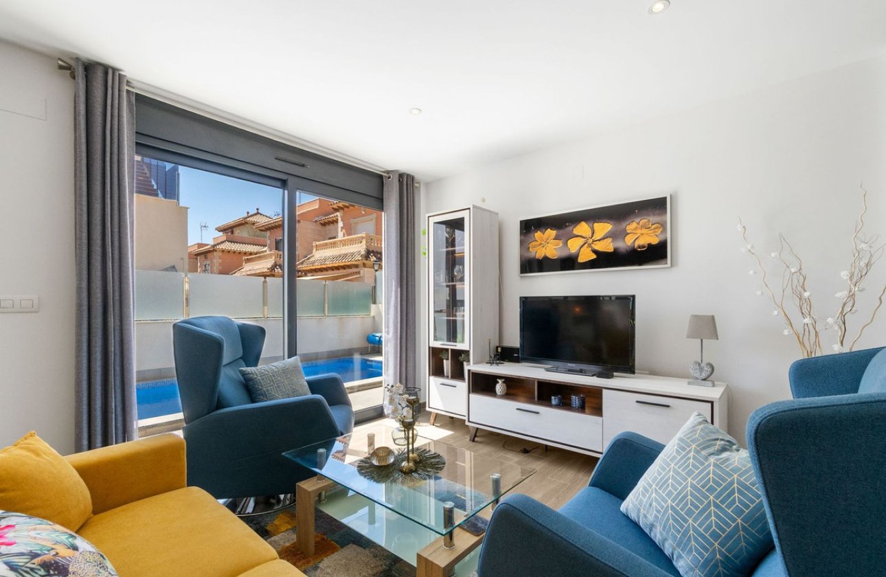 Resale - Villa -
Torrevieja - Torrevieja Centro