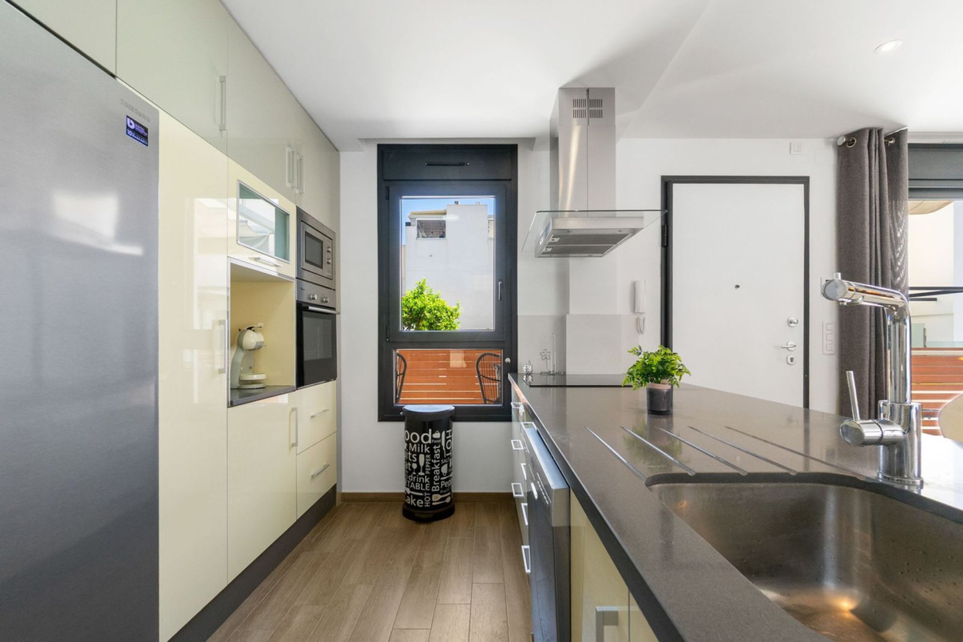 Resale - Villa -
Torrevieja - Torrevieja Centro