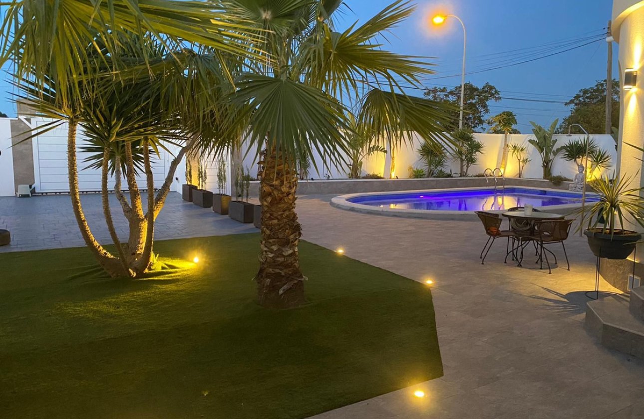 Resale - Villa -
Torrevieja - Torrevieja Centro