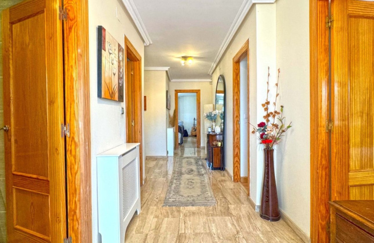 Resale - Villa -
Torrevieja - Torrevieja Centro