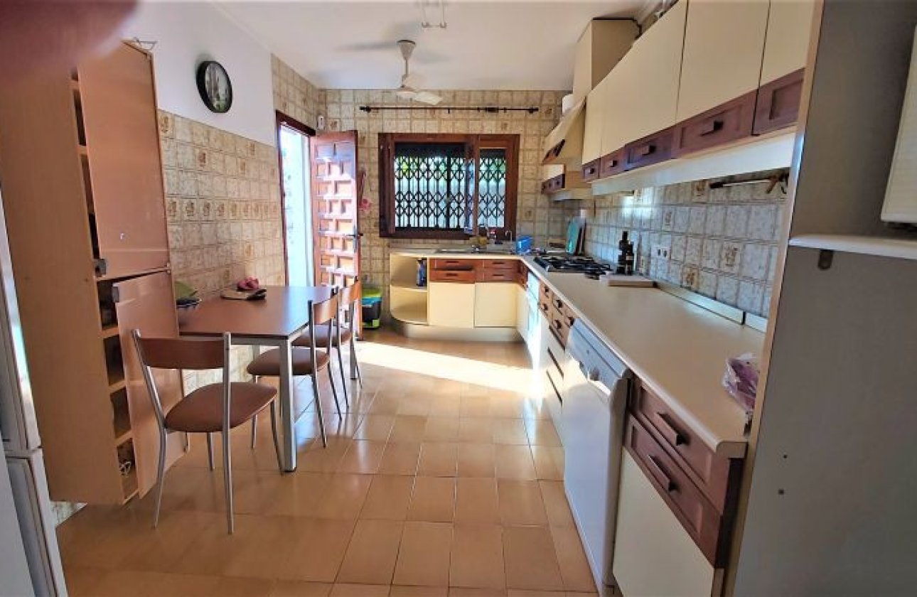 Resale - Villa -
Torrevieja - Torrevieja Centro