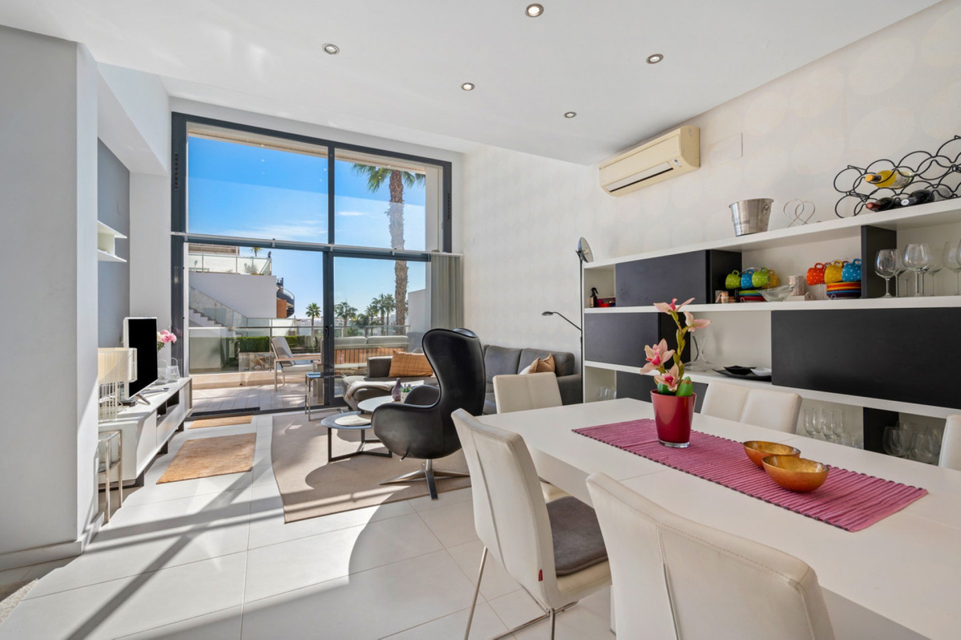 Resale - Villa -
Torrevieja - Torrevieja Centro