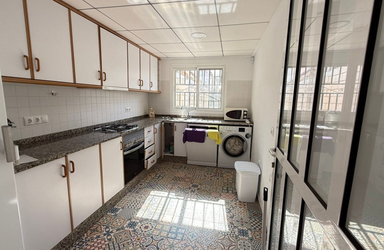 Resale - Villa -
Torrevieja - Torrevieja Centro