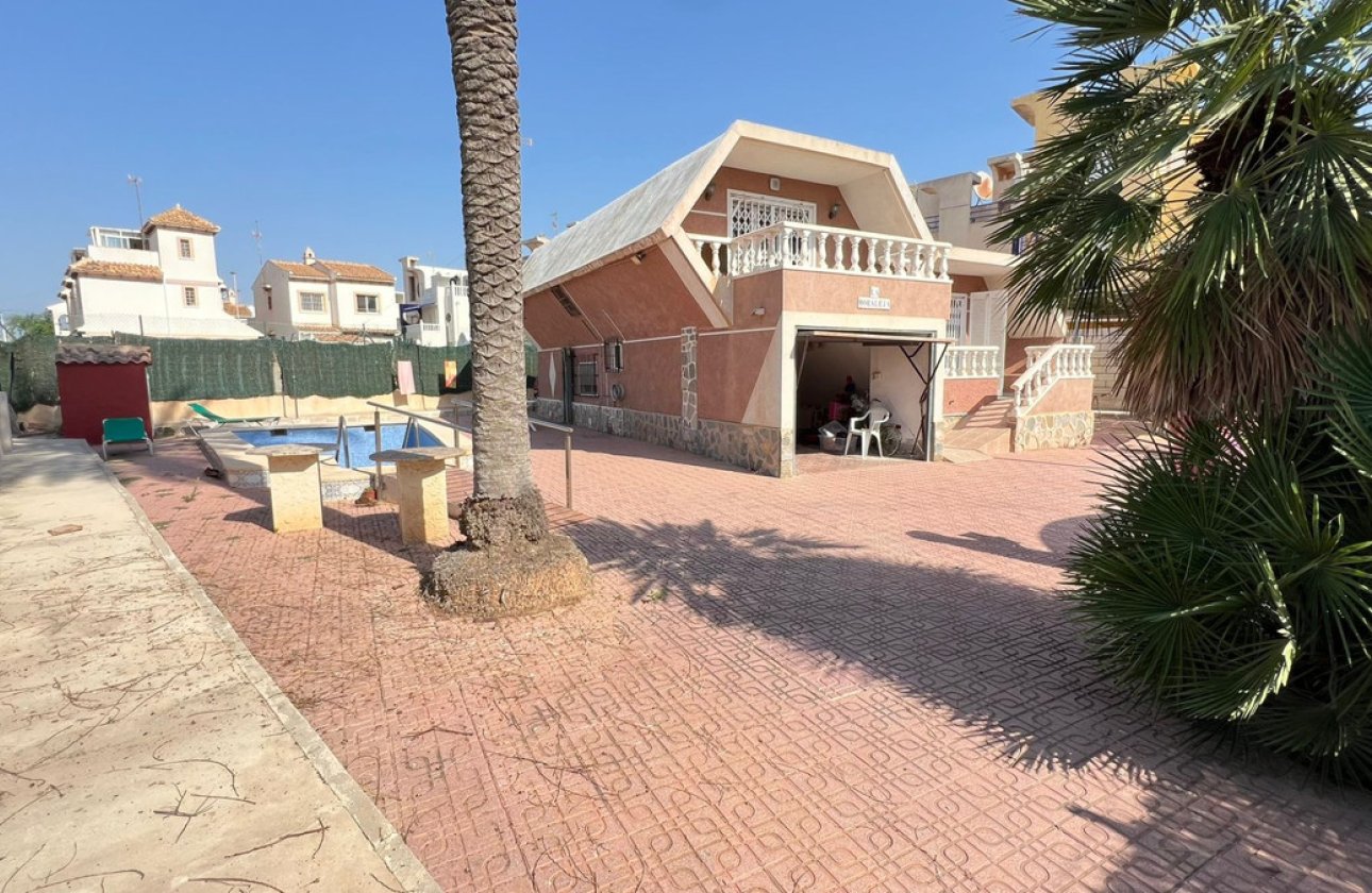 Resale - Villa -
Torrevieja - Torrevieja Centro