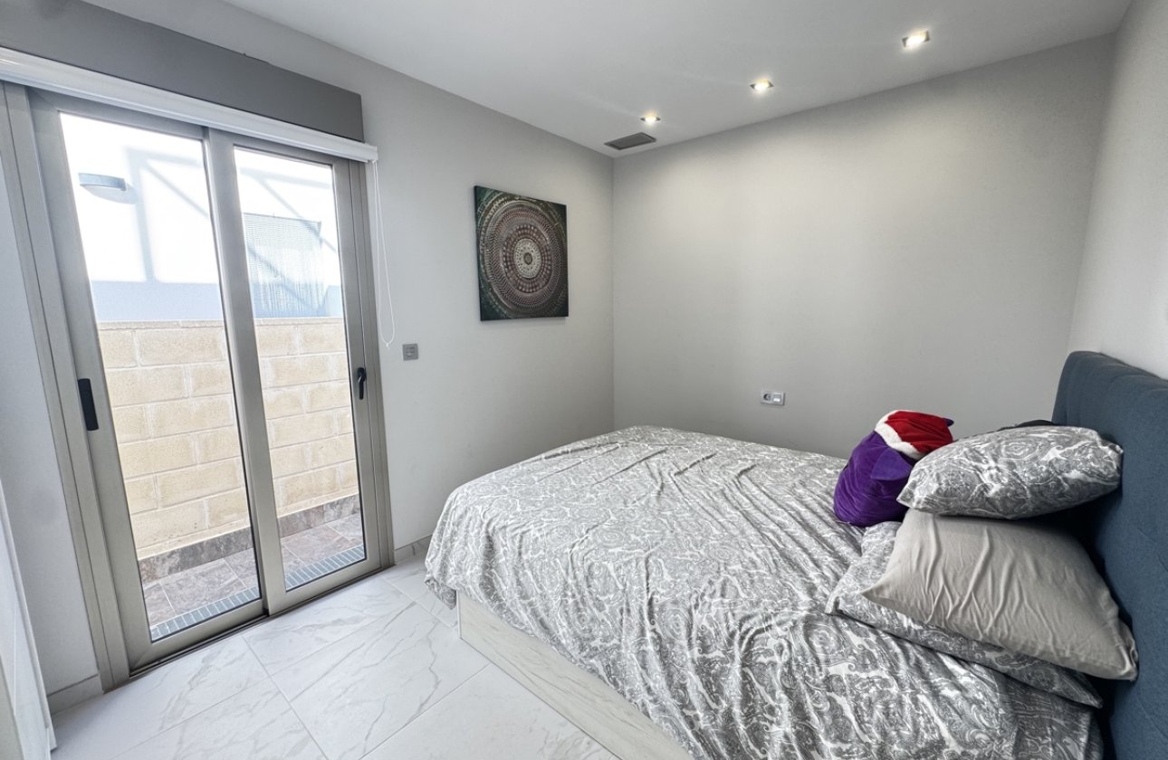 Resale - Villa -
Villamartin