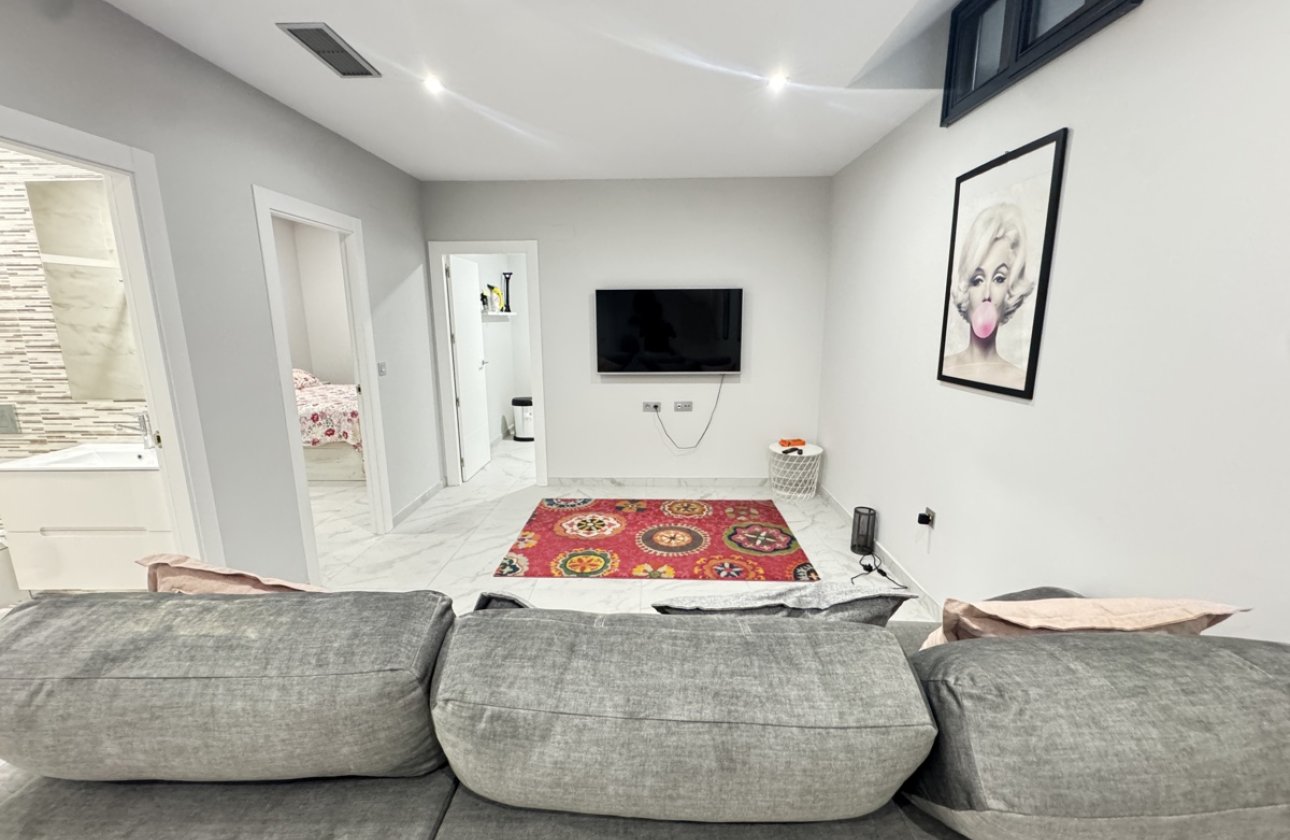 Resale - Villa -
Villamartin