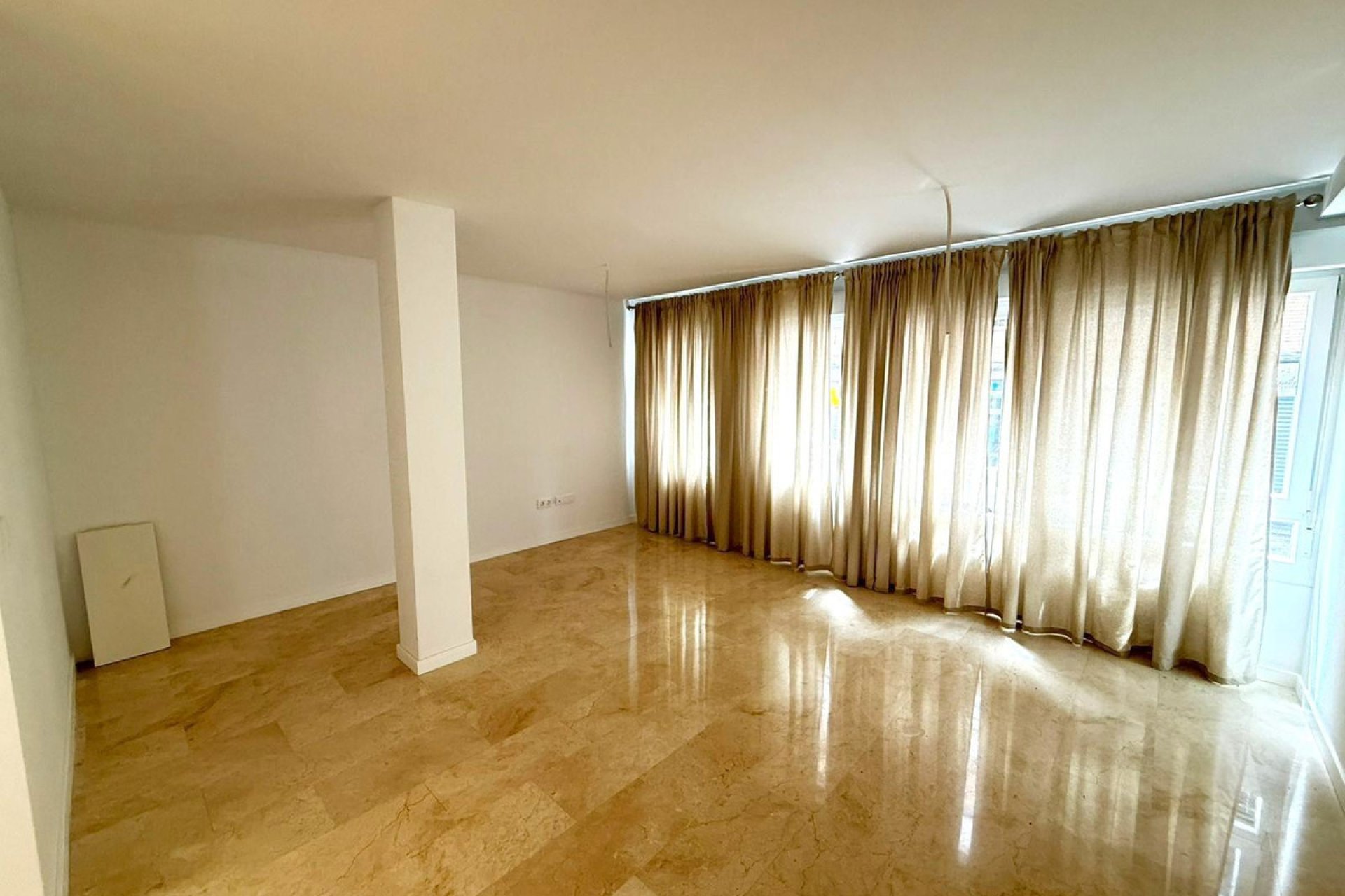 Reventa - Apartamento / piso -
Alicante - Alicante Centro