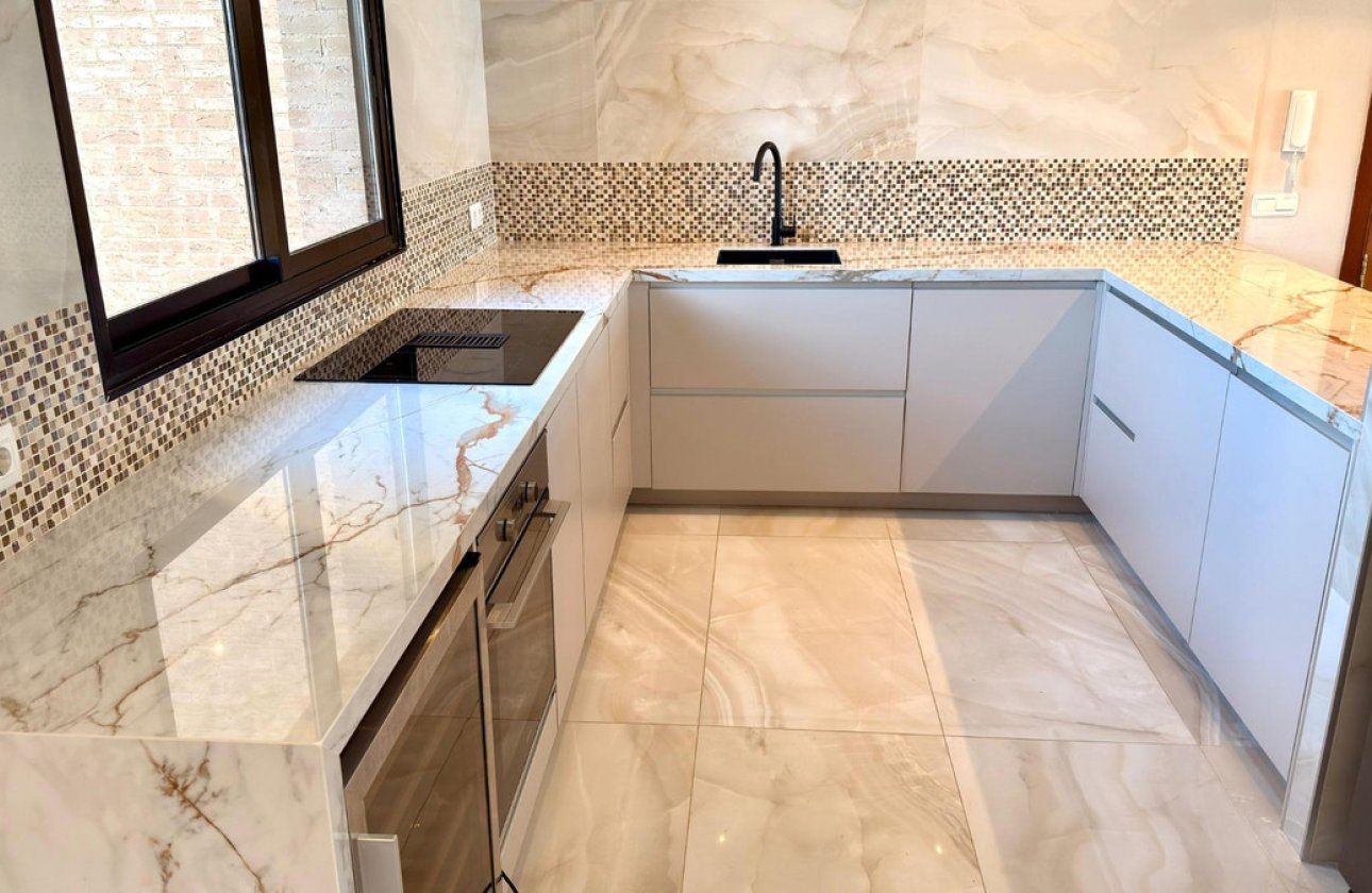 Reventa - Apartamento / piso -
Benidorm - Benidorm Centro