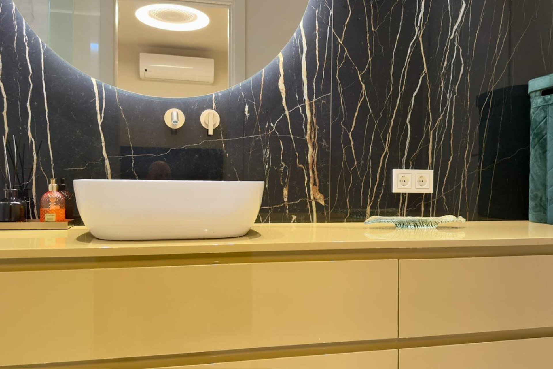 Reventa - Apartamento / piso -
Benidorm - Benidorm Centro