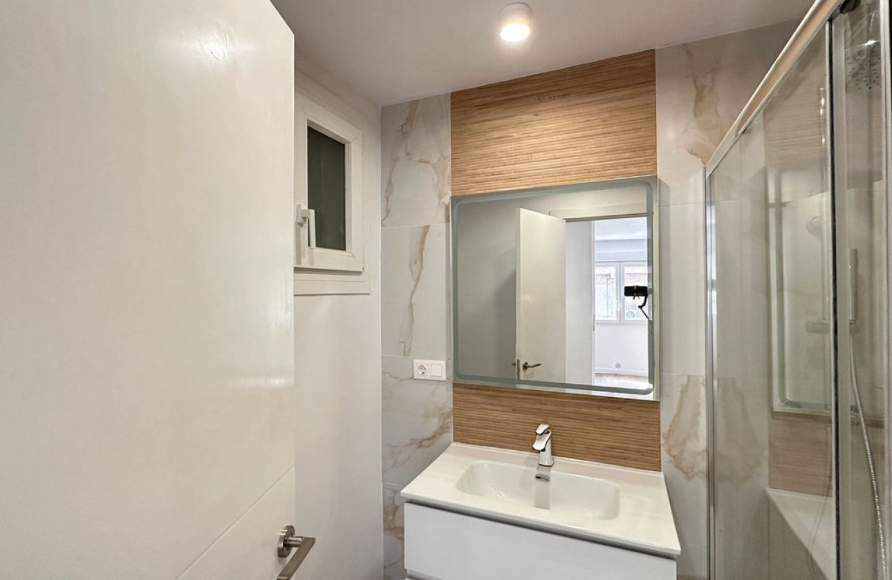 Reventa - Apartamento / piso -
Benidorm - Benidorm Centro