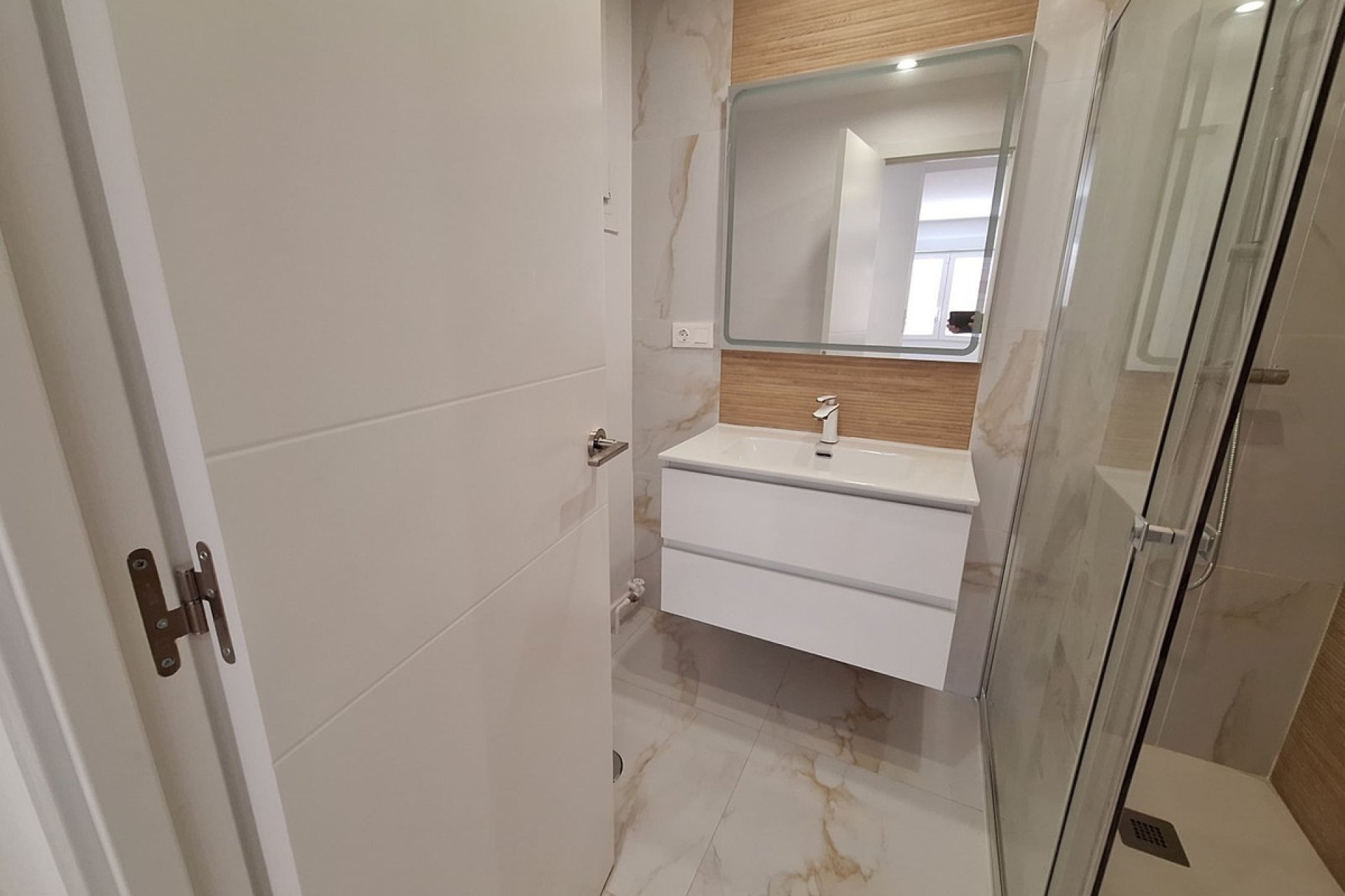 Reventa - Apartamento / piso -
Benidorm - Benidorm Centro